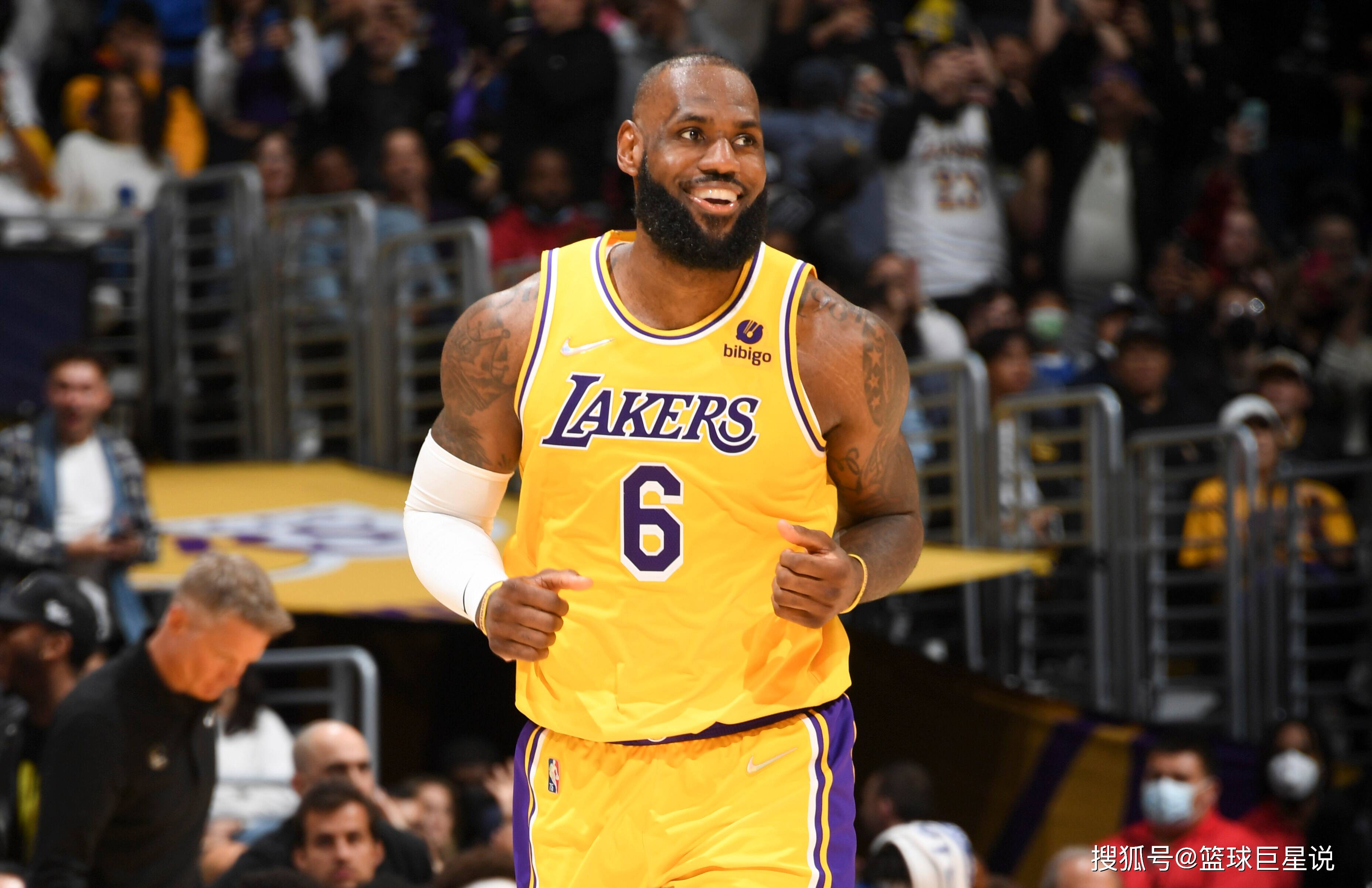 生活在球场 生活在球场